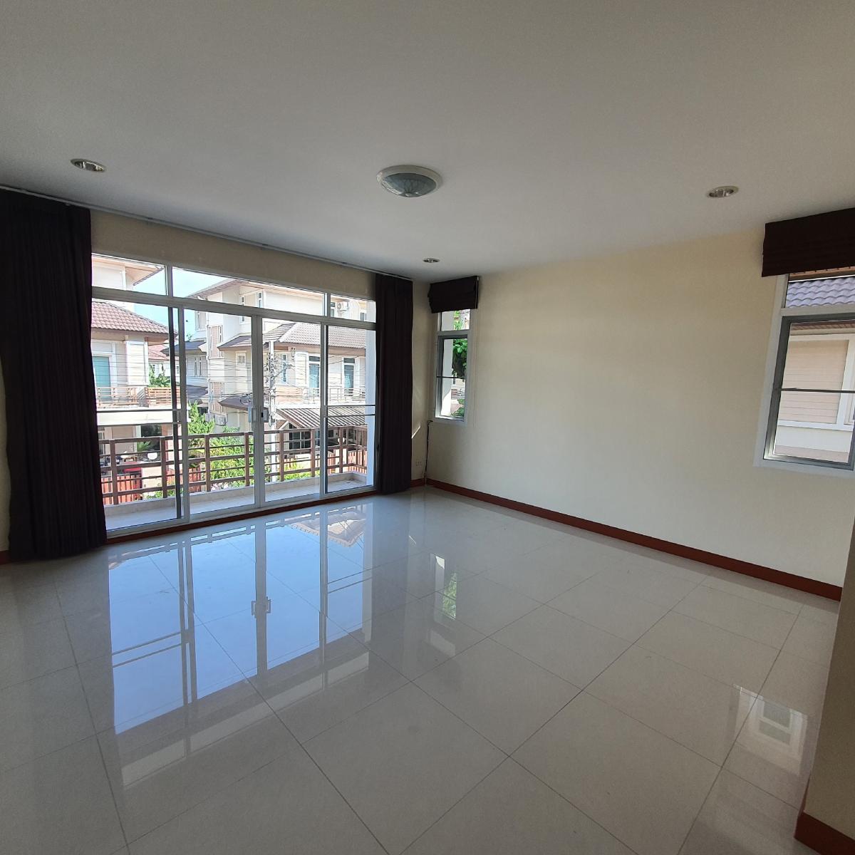 ให้เช่าโฮมออฟฟิศบางแค เพชรเกษม : AR137 ให้เช่าโฮมออฟฟิต มีพื้นที่ข้างบ้าน เข้าออกได้หลายทาง พิ้นที่ใช้สอย 230 ตรม.