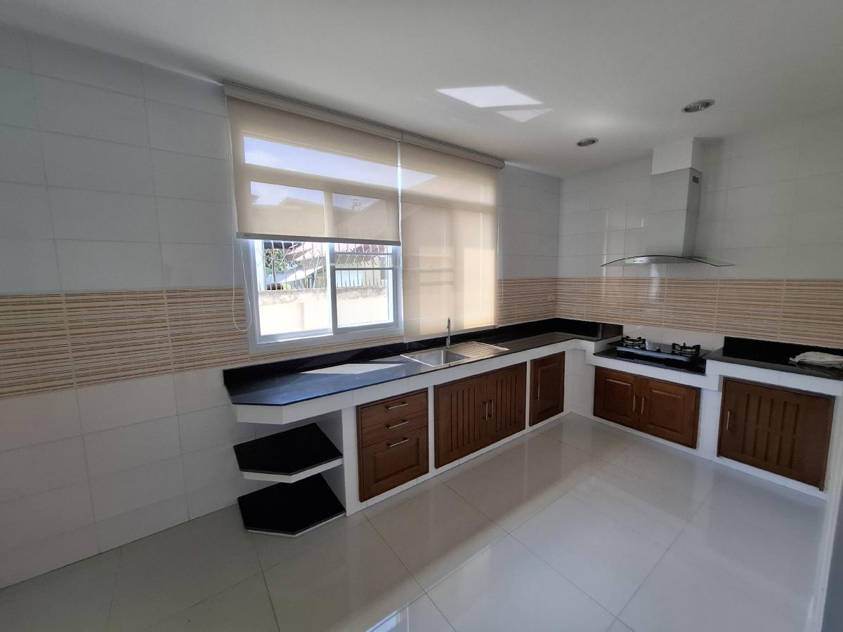 ให้เช่าโฮมออฟฟิศบางแค เพชรเกษม : AR137 ให้เช่าโฮมออฟฟิต มีพื้นที่ข้างบ้าน เข้าออกได้หลายทาง พิ้นที่ใช้สอย 230 ตรม.