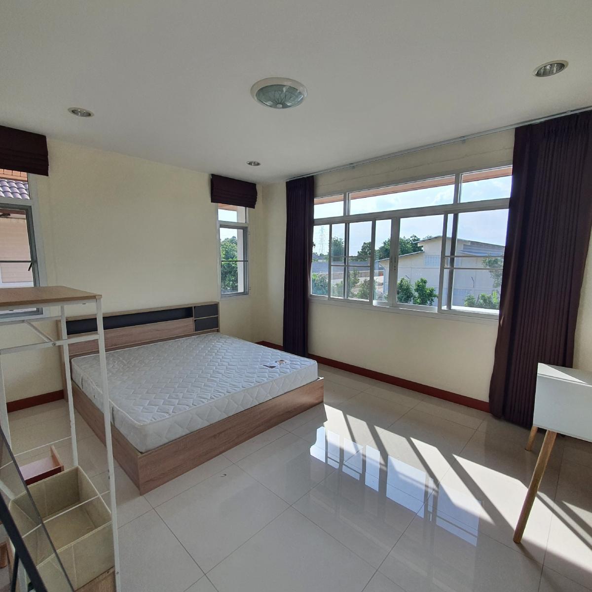 ให้เช่าโฮมออฟฟิศบางแค เพชรเกษม : AR137 ให้เช่าโฮมออฟฟิต มีพื้นที่ข้างบ้าน เข้าออกได้หลายทาง พิ้นที่ใช้สอย 230 ตรม.