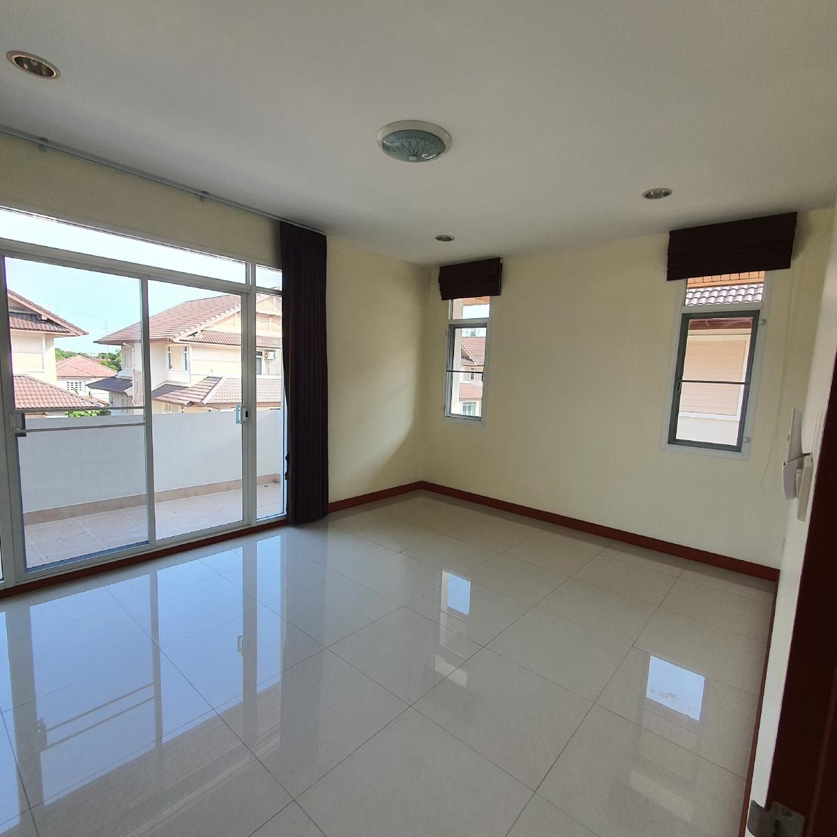 ให้เช่าโฮมออฟฟิศบางแค เพชรเกษม : AR137 ให้เช่าโฮมออฟฟิต มีพื้นที่ข้างบ้าน เข้าออกได้หลายทาง พิ้นที่ใช้สอย 230 ตรม.