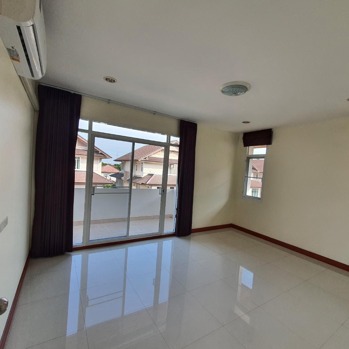 ให้เช่าโฮมออฟฟิศบางแค เพชรเกษม : AR137 ให้เช่าโฮมออฟฟิต มีพื้นที่ข้างบ้าน เข้าออกได้หลายทาง พิ้นที่ใช้สอย 230 ตรม.