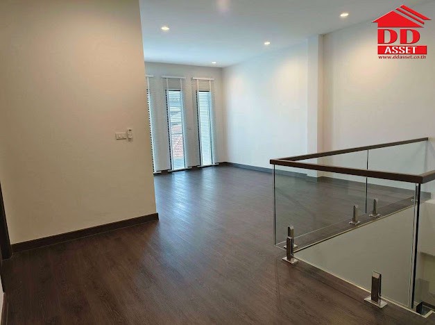 For RentHouseSukhumvit, Asoke, Thonglor : 3-storey detached house for rent, Sukhumvit 65, near Bts Ekkamai.