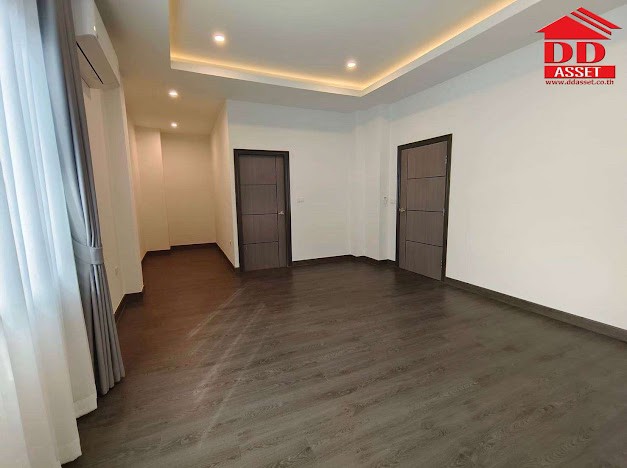 For RentHouseSukhumvit, Asoke, Thonglor : 3-storey detached house for rent, Sukhumvit 65, near Bts Ekkamai.