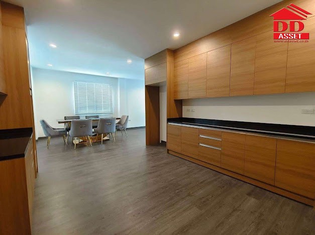 For RentHouseSukhumvit, Asoke, Thonglor : 3-storey detached house for rent, Sukhumvit 65, near Bts Ekkamai.