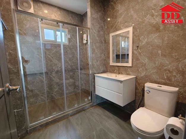 For RentHouseSukhumvit, Asoke, Thonglor : 3-storey detached house for rent, Sukhumvit 65, near Bts Ekkamai.