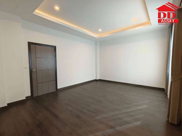 For RentHouseSukhumvit, Asoke, Thonglor : 3-storey detached house for rent, Sukhumvit 65, near Bts Ekkamai.