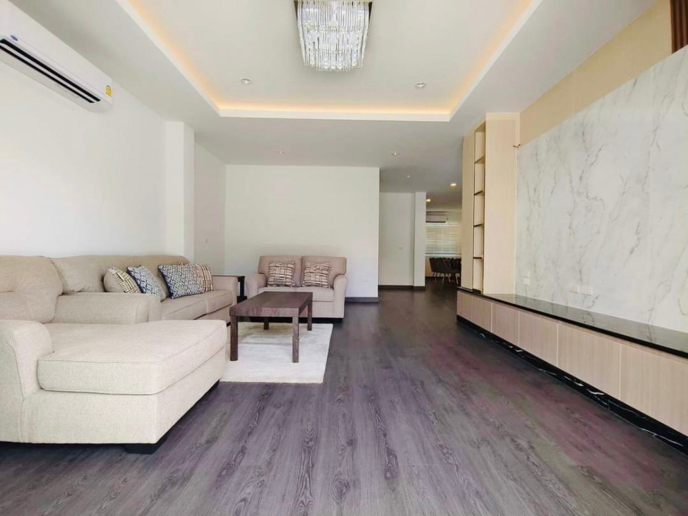 For RentHouseSukhumvit, Asoke, Thonglor : 3-storey detached house for rent, Sukhumvit 65, near Bts Ekkamai.