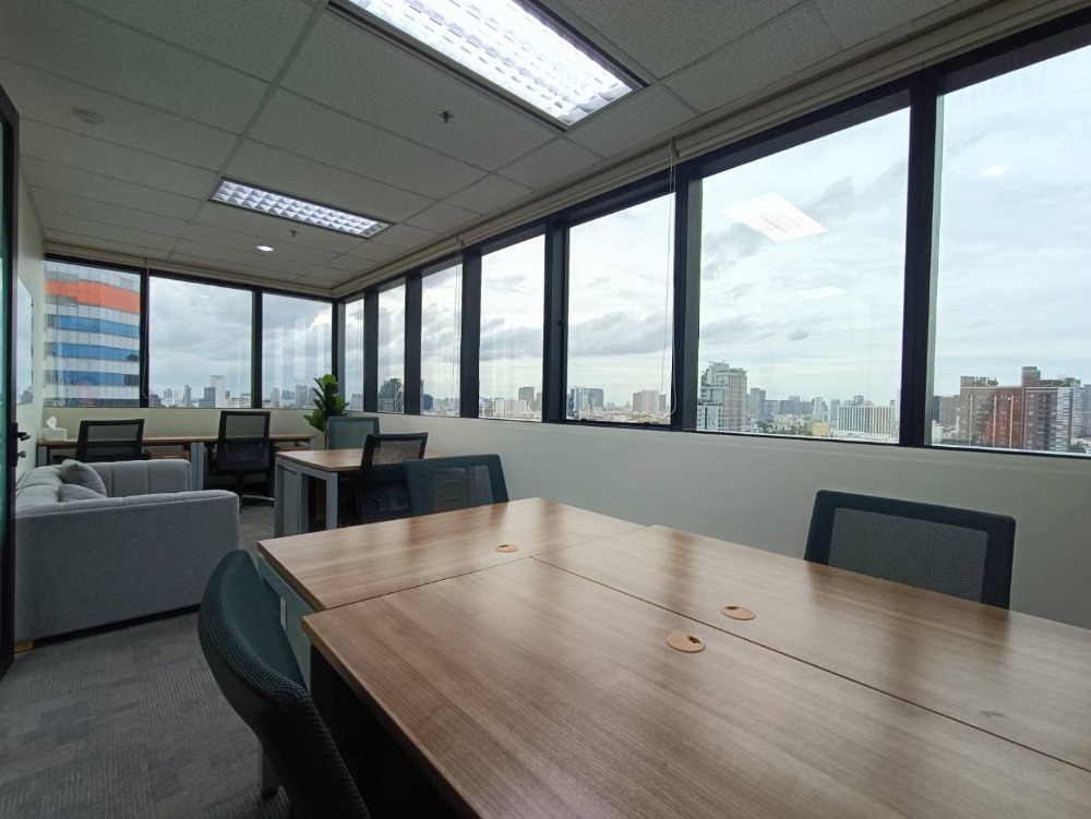 ให้เช่าสำนักงานรัชดา ห้วยขวาง : ให้เช่า เซอร์วิส ออฟฟิศ Serviced Office พื้นที่สำนักงาน ตกแต่งสวย พร้อมเข้าอยู่ อาคาร เมืองไทยภัทร คอมเพล็กซ์ ( Muang Thai - Phatra Complex Office Building ) 7 Workstations ราคาเช่า 49,590 บาท/เดือน ใกล้รถไฟฟ้าใต้ดิน MRT