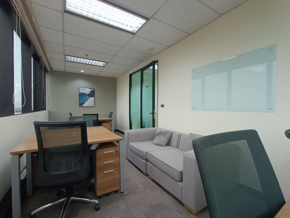 ให้เช่าสำนักงานรัชดา ห้วยขวาง : ให้เช่า เซอร์วิส ออฟฟิศ Serviced Office พื้นที่สำนักงาน ตกแต่งสวย พร้อมเข้าอยู่ อาคาร เมืองไทยภัทร คอมเพล็กซ์ ( Muang Thai - Phatra Complex Office Building ) 7 Workstations ราคาเช่า 49,590 บาท/เดือน ใกล้รถไฟฟ้าใต้ดิน MRT