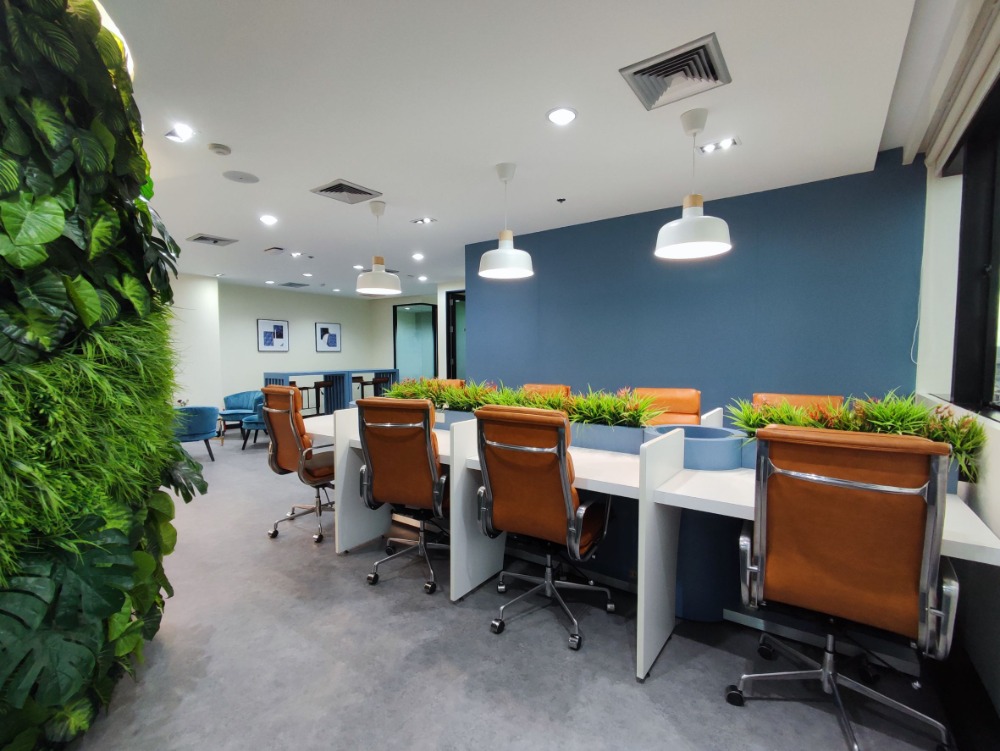 ให้เช่าสำนักงานรัชดา ห้วยขวาง : ให้เช่า เซอร์วิส ออฟฟิศ Serviced Office พื้นที่สำนักงาน ตกแต่งสวย พร้อมเข้าอยู่ อาคาร เมืองไทยภัทร คอมเพล็กซ์ ( Muang Thai - Phatra Complex Office Building ) 7 Workstations ราคาเช่า 49,590 บาท/เดือน ใกล้รถไฟฟ้าใต้ดิน MRT