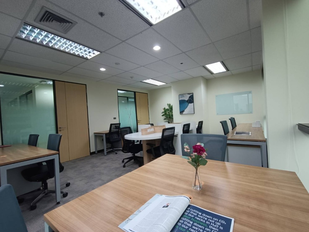 ให้เช่าสำนักงานรัชดา ห้วยขวาง : ให้เช่า เซอร์วิส ออฟฟิศ Serviced Office พื้นที่สำนักงาน ตกแต่งสวย พร้อมเข้าอยู่ อาคาร เมืองไทยภัทร คอมเพล็กซ์ ( Muang Thai - Phatra Complex Office Building ) 14 Workstations ราคาเช่า 90,990 บาท/เดือน ใกล้รถไฟฟ้าใต้ดิน