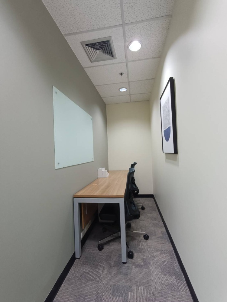 ให้เช่าสำนักงานรัชดา ห้วยขวาง : ให้เช่า เซอร์วิส ออฟฟิศ Serviced Office พื้นที่สำนักงาน ตกแต่งสวย พร้อมเข้าอยู่ อาคาร เมืองไทยภัทร คอมเพล็กซ์ ( Muang Thai - Phatra Complex Office Building ) 2 Workstations ราคาเช่า 9,890 บาท/เดือน ใกล้รถไฟฟ้าใต้ดิน MRT