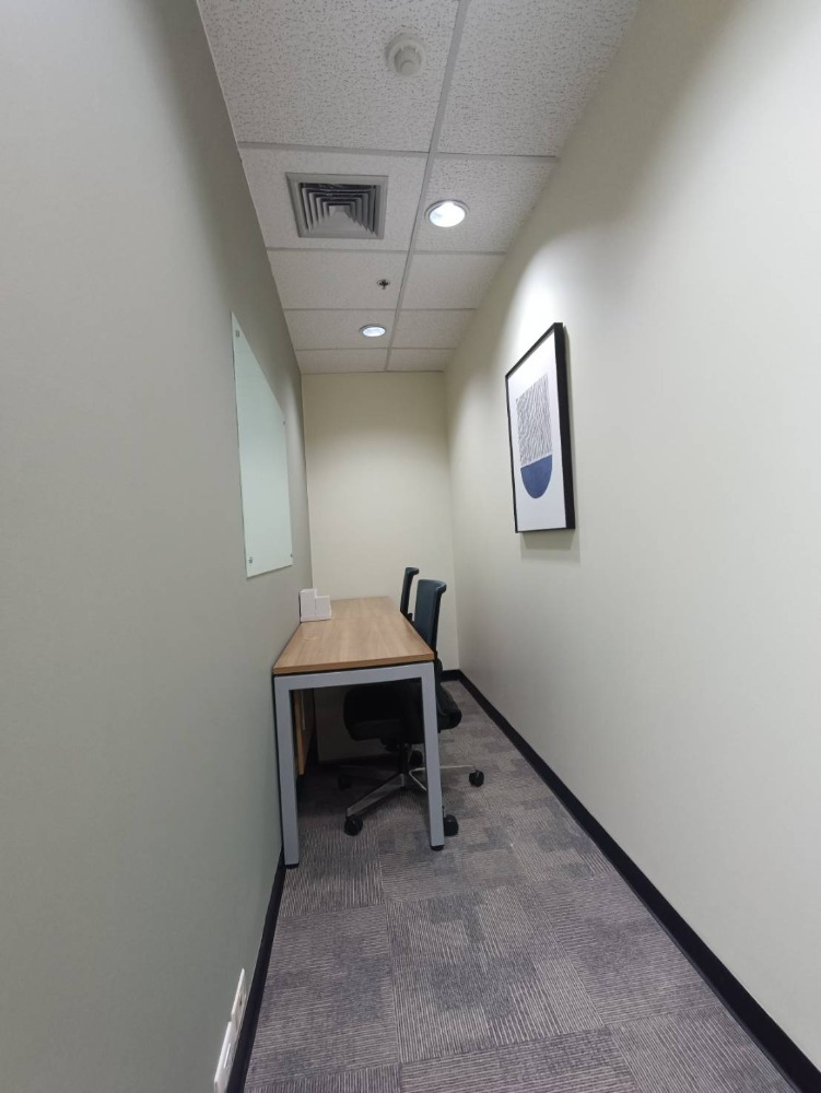 ให้เช่าสำนักงานรัชดา ห้วยขวาง : ให้เช่า เซอร์วิส ออฟฟิศ Serviced Office พื้นที่สำนักงาน ตกแต่งสวย พร้อมเข้าอยู่ อาคาร เมืองไทยภัทร คอมเพล็กซ์ ( Muang Thai - Phatra Complex Office Building ) 2 Workstations ราคาเช่า 9,890 บาท/เดือน ใกล้รถไฟฟ้าใต้ดิน MRT