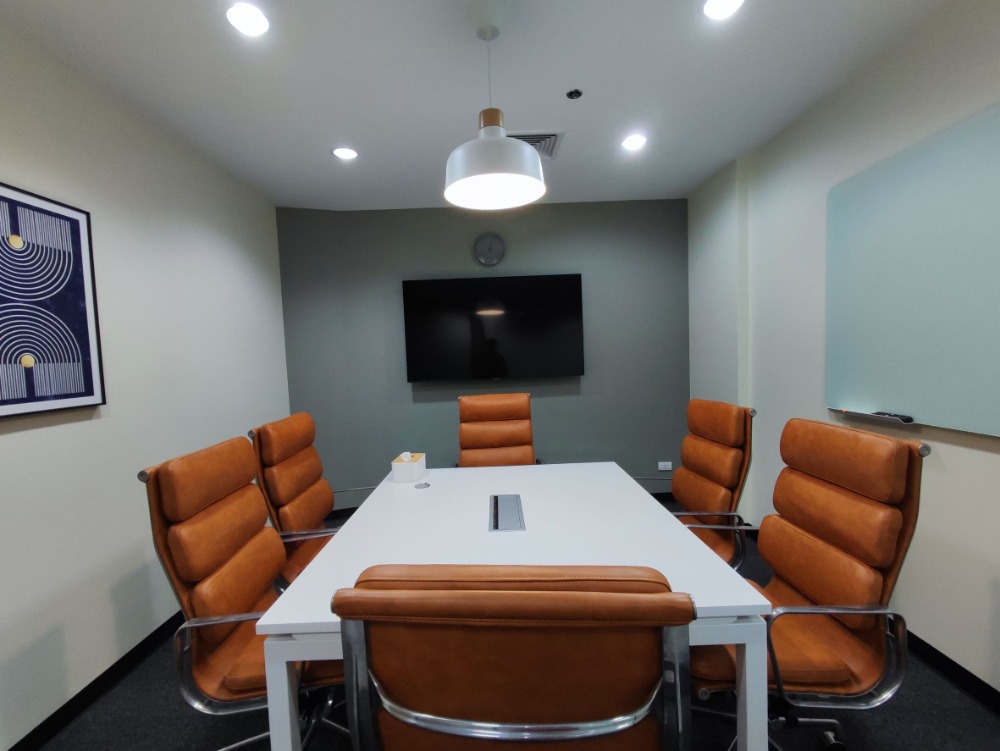ให้เช่าสำนักงานรัชดา ห้วยขวาง : ให้เช่า เซอร์วิส ออฟฟิศ Serviced Office พื้นที่สำนักงาน ตกแต่งสวย พร้อมเข้าอยู่ อาคาร เมืองไทยภัทร คอมเพล็กซ์ ( Muang Thai - Phatra Complex Office Building ) 2 Workstations ราคาเช่า 9,890 บาท/เดือน ใกล้รถไฟฟ้าใต้ดิน MRT