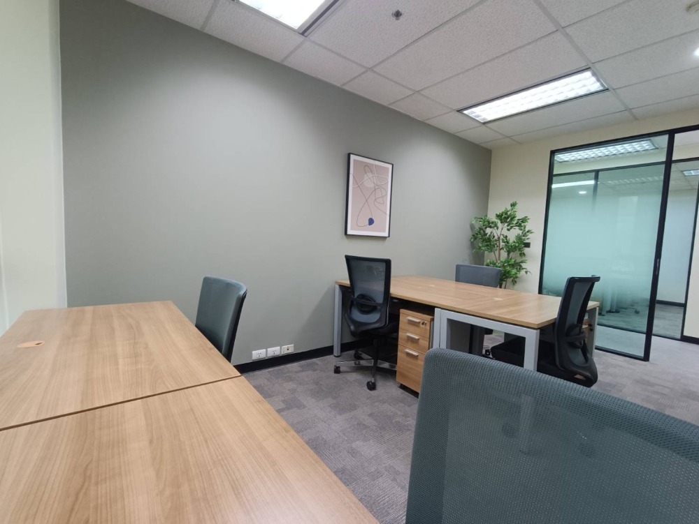 ให้เช่าสำนักงานรัชดา ห้วยขวาง : ให้เช่า เซอร์วิส ออฟฟิศ Serviced Office พื้นที่สำนักงาน ตกแต่งสวย พร้อมเข้าอยู่ อาคาร เมืองไทยภัทร คอมเพล็กซ์ ( Muang Thai - Phatra Complex Office Building ) 5 Workstations ราคาเช่า 37,590 บาท/เดือน ใกล้รถไฟฟ้าใต้ดิน