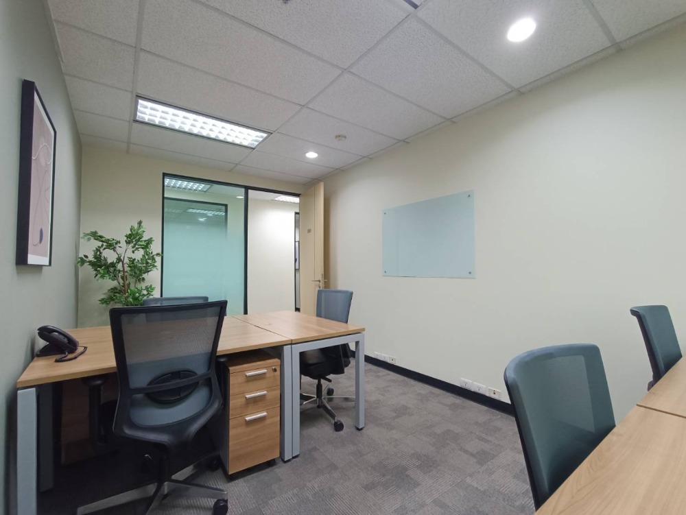 ให้เช่าสำนักงานรัชดา ห้วยขวาง : ให้เช่า เซอร์วิส ออฟฟิศ Serviced Office พื้นที่สำนักงาน ตกแต่งสวย พร้อมเข้าอยู่ อาคาร เมืองไทยภัทร คอมเพล็กซ์ ( Muang Thai - Phatra Complex Office Building ) 5 Workstations ราคาเช่า 37,590 บาท/เดือน ใกล้รถไฟฟ้าใต้ดิน
