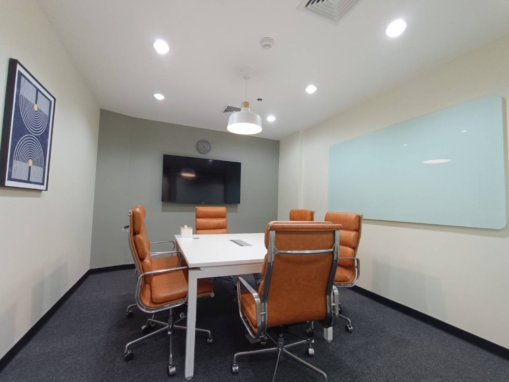 ให้เช่าสำนักงานรัชดา ห้วยขวาง : ให้เช่า เซอร์วิส ออฟฟิศ Serviced Office พื้นที่สำนักงาน ตกแต่งสวย พร้อมเข้าอยู่ อาคาร เมืองไทยภัทร คอมเพล็กซ์ ( Muang Thai - Phatra Complex Office Building ) 5 Workstations ราคาเช่า 37,590 บาท/เดือน ใกล้รถไฟฟ้าใต้ดิน