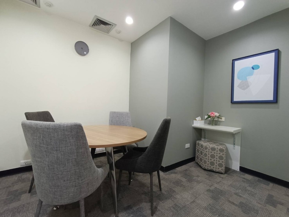 ให้เช่าสำนักงานรัชดา ห้วยขวาง : ให้เช่า เซอร์วิส ออฟฟิศ Serviced Office พื้นที่สำนักงาน ตกแต่งสวย พร้อมเข้าอยู่ อาคาร เมืองไทยภัทร คอมเพล็กซ์ ( Muang Thai - Phatra Complex Office Building ) 5 Workstations ราคาเช่า 37,590 บาท/เดือน ใกล้รถไฟฟ้าใต้ดิน