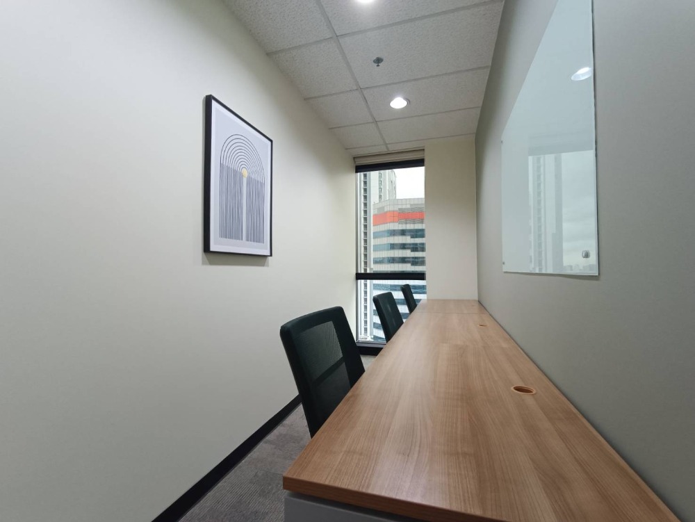 ให้เช่าสำนักงานรัชดา ห้วยขวาง : ให้เช่า เซอร์วิส ออฟฟิศ Serviced Office พื้นที่สำนักงาน ตกแต่งสวย พร้อมเข้าอยู่ อาคาร เมืองไทยภัทร คอมเพล็กซ์ ( Muang Thai - Phatra Complex Office Building ) 3 Workstations ราคาเช่า 14,990 บาท/เดือน ใกล้รถไฟฟ้าใต้ดิน MRT