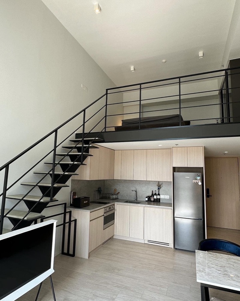 ขายคอนโดสีลม ศาลาแดง บางรัก : 🔥 ขายพร้อมผู้เช่า ถึง ธันวาคม 2569
 Loft Silom , 1 ห้องนอน ใกล้ BTS Surasak