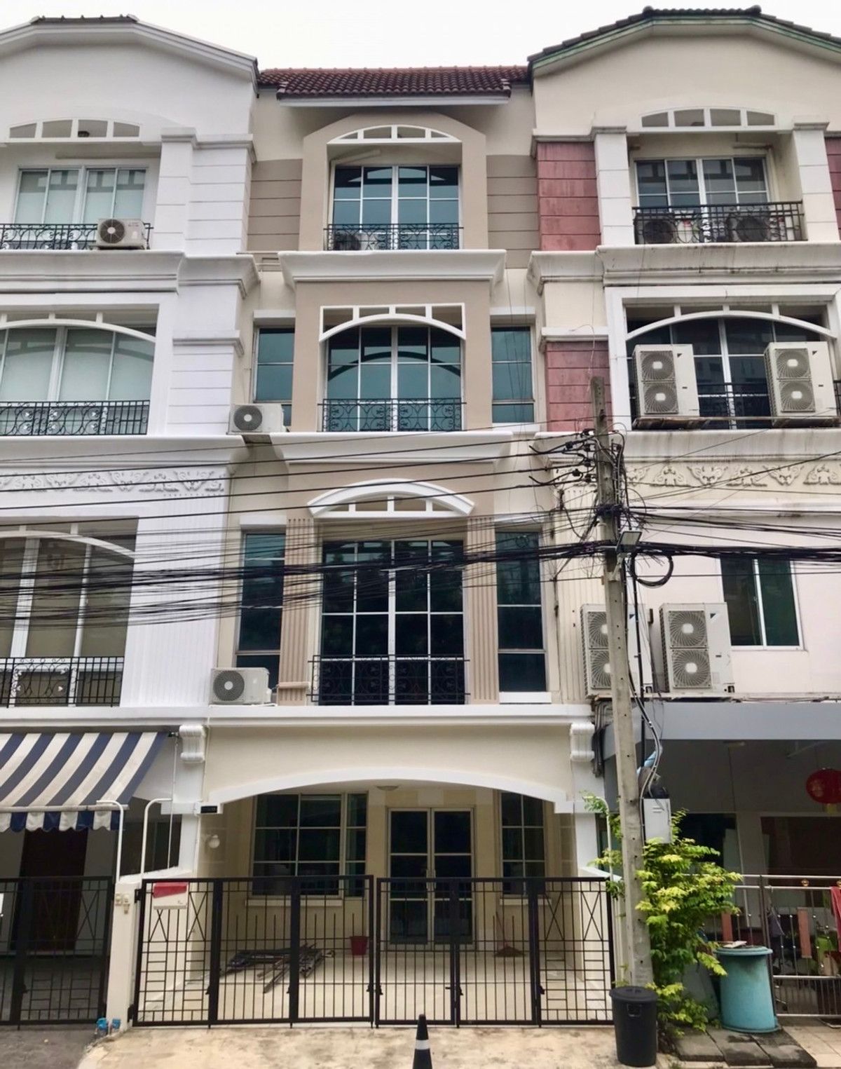 ให้เช่าโฮมออฟฟิศลาดพร้าว เซ็นทรัลลาดพร้าว : ให้เช่าโฮมออฟฟิศลาดพร้าว โฮมออฟฟิศรัชดา ให้เช่าบ้านกลางเมืองรัชดาลาดพร้าว โฮมออฟฟิศใกล้MRTลาดพร้าว 4ชั้น ทาวน์โฮมลาดพร้าว ทำเลดี โครงการติดถนนใหญ่