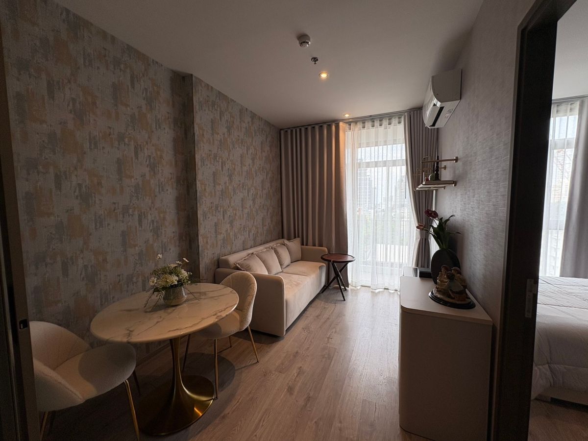 For RentCondoSukhumvit, Asoke, Thonglor : Rhythm Ekkamai Estate condo for rent in the heart of Ekkamai-Thonglor near BTS Ekkamai