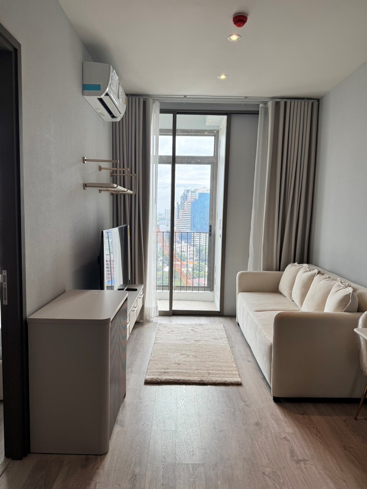 ให้เช่าคอนโดสุขุมวิท อโศก ทองหล่อ : 🌟 ให้เช่า RHYTHM Ekkamai Estate คอนโดใจกลางเอกมัย - ทองหล่อ ใกล้ BTS เอกมัย🌟