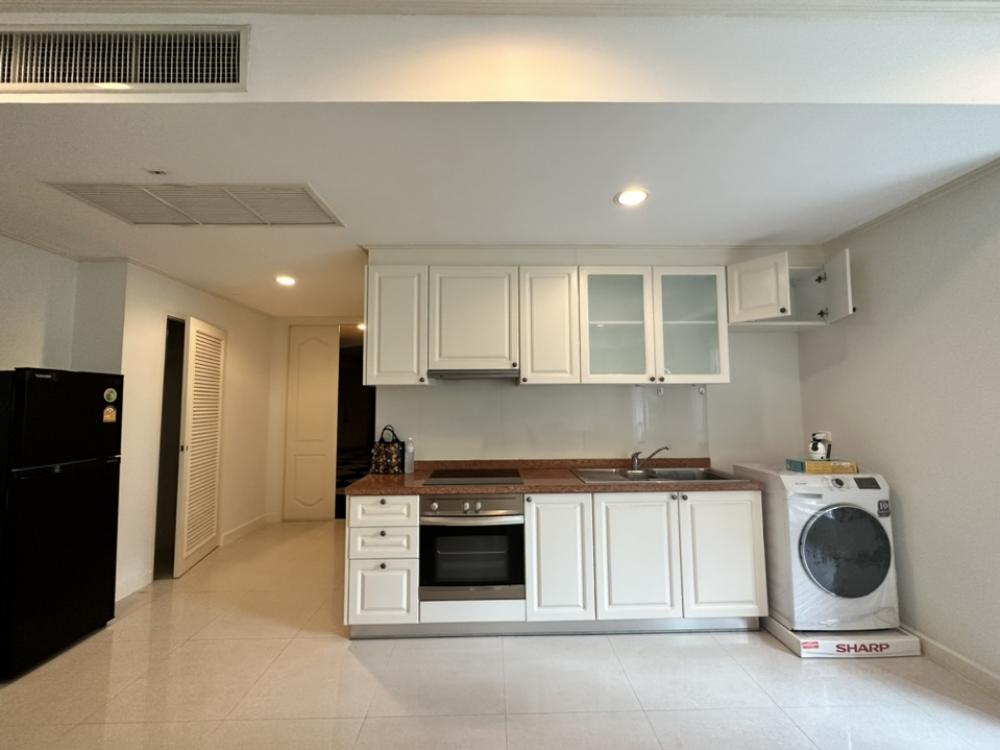 ขายคอนโดสุขุมวิท อโศก ทองหล่อ : ขายห้องพร้อมผู้เช่า ขายด่วนห้องเพิ่ง renovate ใหม่ ห้องมุม ไม่ร้อน ได้แสงธรรมชาติ เงียบสงบ ปลอดภัย เพื่อนบ้านดี เพียง 350 เมตรจากรถไฟฟ้าทองหล่อ