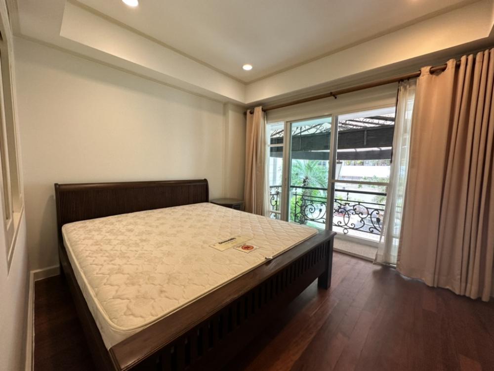 ขายคอนโดสุขุมวิท อโศก ทองหล่อ : ขายห้องพร้อมผู้เช่า ขายด่วนห้องเพิ่ง renovate ใหม่ ห้องมุม ไม่ร้อน ได้แสงธรรมชาติ เงียบสงบ ปลอดภัย เพื่อนบ้านดี เพียง 350 เมตรจากรถไฟฟ้าทองหล่อ