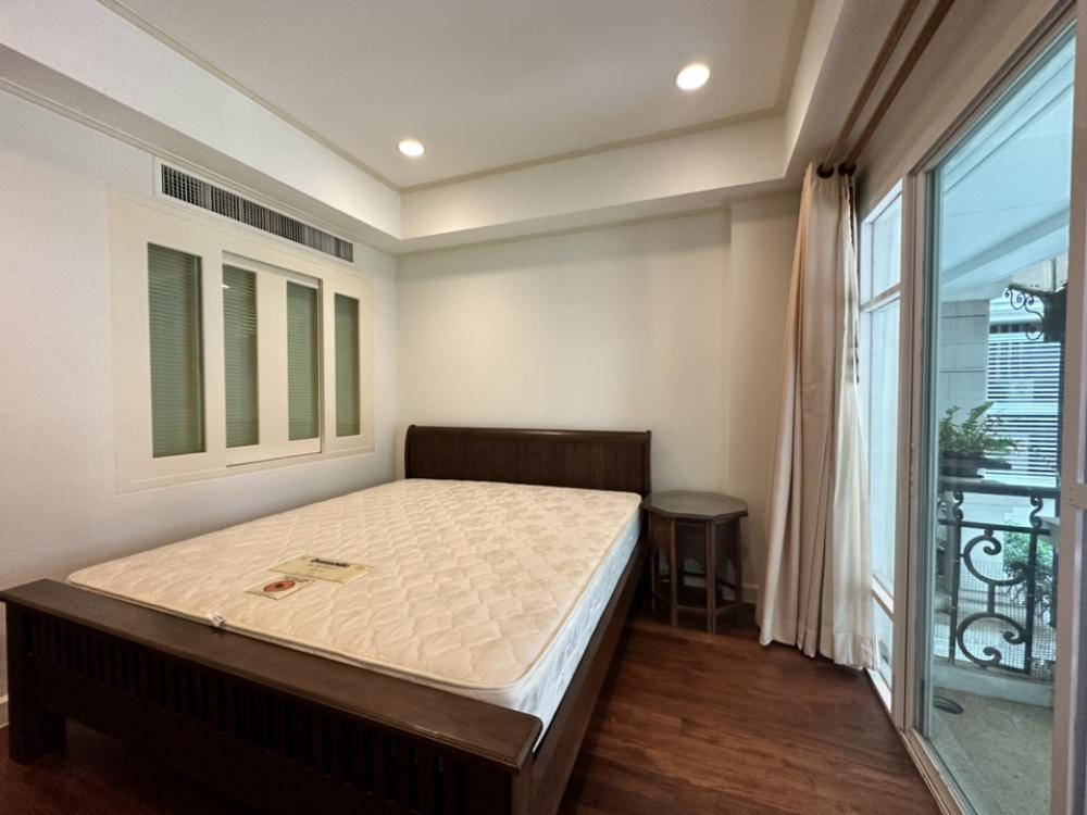 ขายคอนโดสุขุมวิท อโศก ทองหล่อ : ขายห้องพร้อมผู้เช่า ขายด่วนห้องเพิ่ง renovate ใหม่ ห้องมุม ไม่ร้อน ได้แสงธรรมชาติ เงียบสงบ ปลอดภัย เพื่อนบ้านดี เพียง 350 เมตรจากรถไฟฟ้าทองหล่อ