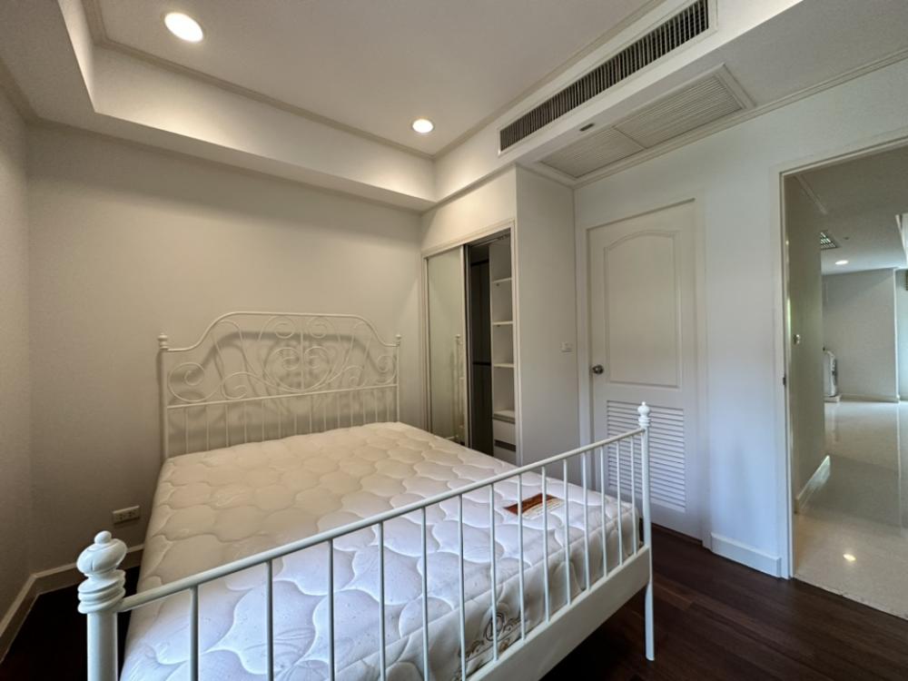 ขายคอนโดสุขุมวิท อโศก ทองหล่อ : ขายห้องพร้อมผู้เช่า ขายด่วนห้องเพิ่ง renovate ใหม่ ห้องมุม ไม่ร้อน ได้แสงธรรมชาติ เงียบสงบ ปลอดภัย เพื่อนบ้านดี เพียง 350 เมตรจากรถไฟฟ้าทองหล่อ