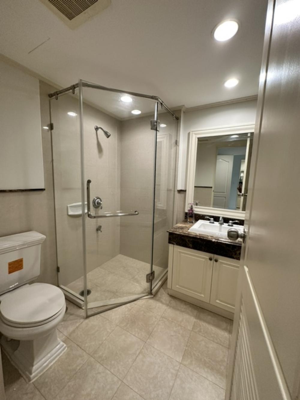 ขายคอนโดสุขุมวิท อโศก ทองหล่อ : ขายห้องพร้อมผู้เช่า ขายด่วนห้องเพิ่ง renovate ใหม่ ห้องมุม ไม่ร้อน ได้แสงธรรมชาติ เงียบสงบ ปลอดภัย เพื่อนบ้านดี เพียง 350 เมตรจากรถไฟฟ้าทองหล่อ