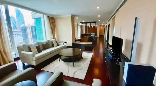 ให้เช่าคอนโดวิทยุ ชิดลม หลังสวน : 4 Bedroom Unit for Rent at The Park Chidlom, near BTS Chit Lom & MRT Si Lom