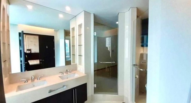 For RentCondoWitthayu, Chidlom, Langsuan, Ploenchit : 4 Bedroom Unit for Rent at The Park Chidlom, near BTS Chit Lom & MRT Si Lom