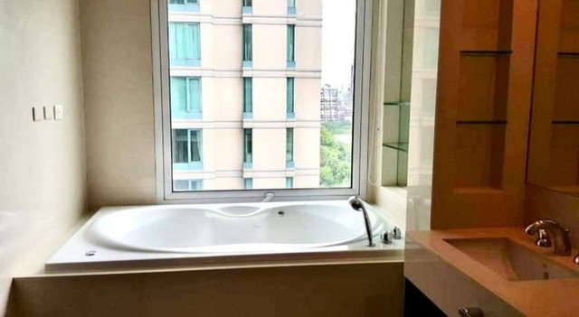 For RentCondoWitthayu, Chidlom, Langsuan, Ploenchit : 4 Bedroom Unit for Rent at The Park Chidlom, near BTS Chit Lom & MRT Si Lom