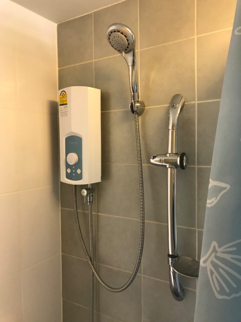 For SaleCondoThaphra, Talat Phlu, Wutthakat : The owner sells it himself, Aspire Sathorn, Brick Zone, 1 bedroom, high floor, corner room, Fully Furnished with tenants, a great investment, only 1.69 million, plus free transfer of everything...!!!