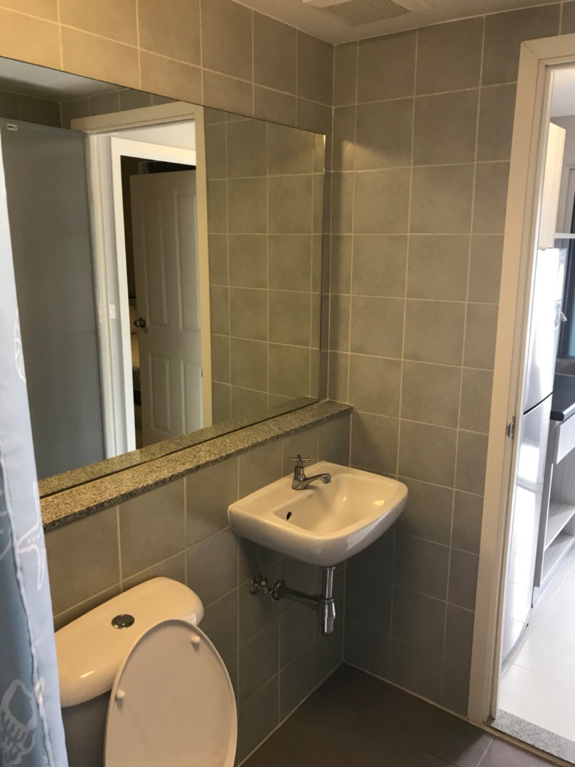 For SaleCondoThaphra, Talat Phlu, Wutthakat : The owner sells it himself, Aspire Sathorn, Brick Zone, 1 bedroom, high floor, corner room, Fully Furnished with tenants, a great investment, only 1.69 million, plus free transfer of everything...!!!