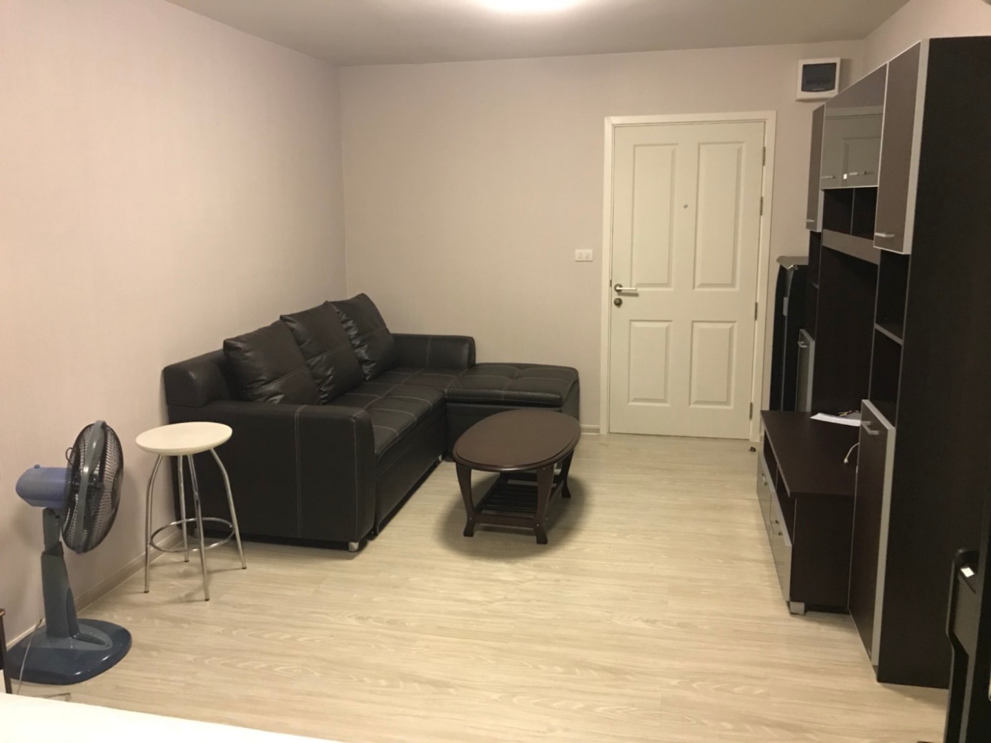 For SaleCondoThaphra, Talat Phlu, Wutthakat : The owner sells it himself, Aspire Sathorn, Brick Zone, 1 bedroom, high floor, corner room, Fully Furnished with tenants, a great investment, only 1.69 million, plus free transfer of everything...!!!