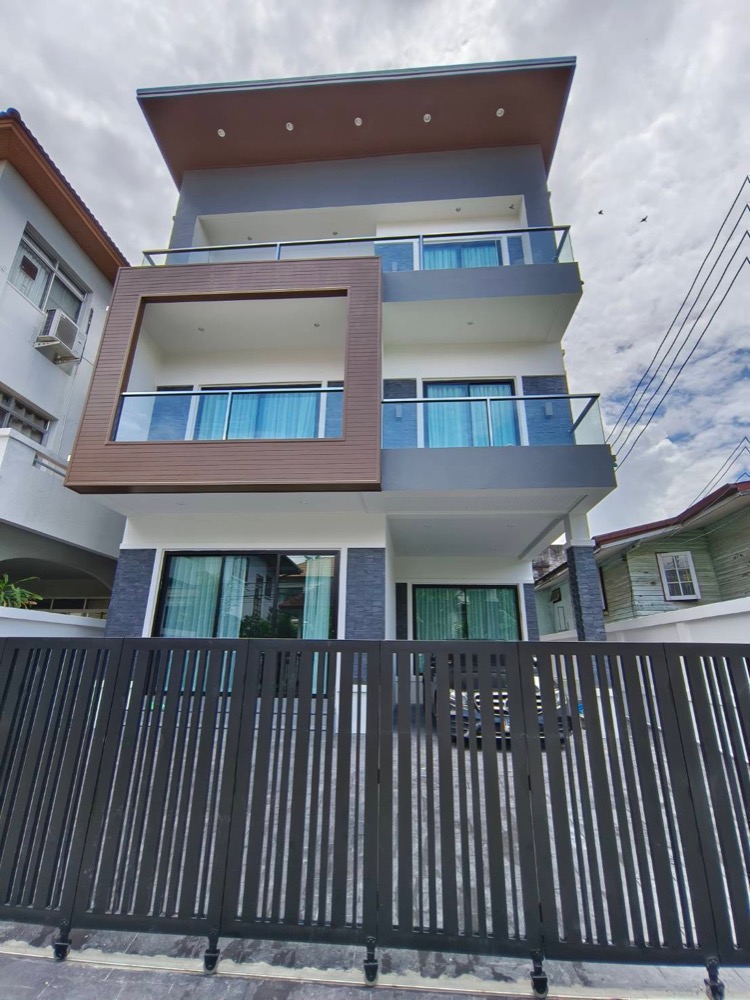 For SaleHouseSukhumvit, Asoke, Thonglor : Brand new home for sale with tenant rental 150k til July 25, near BTS Ekamai