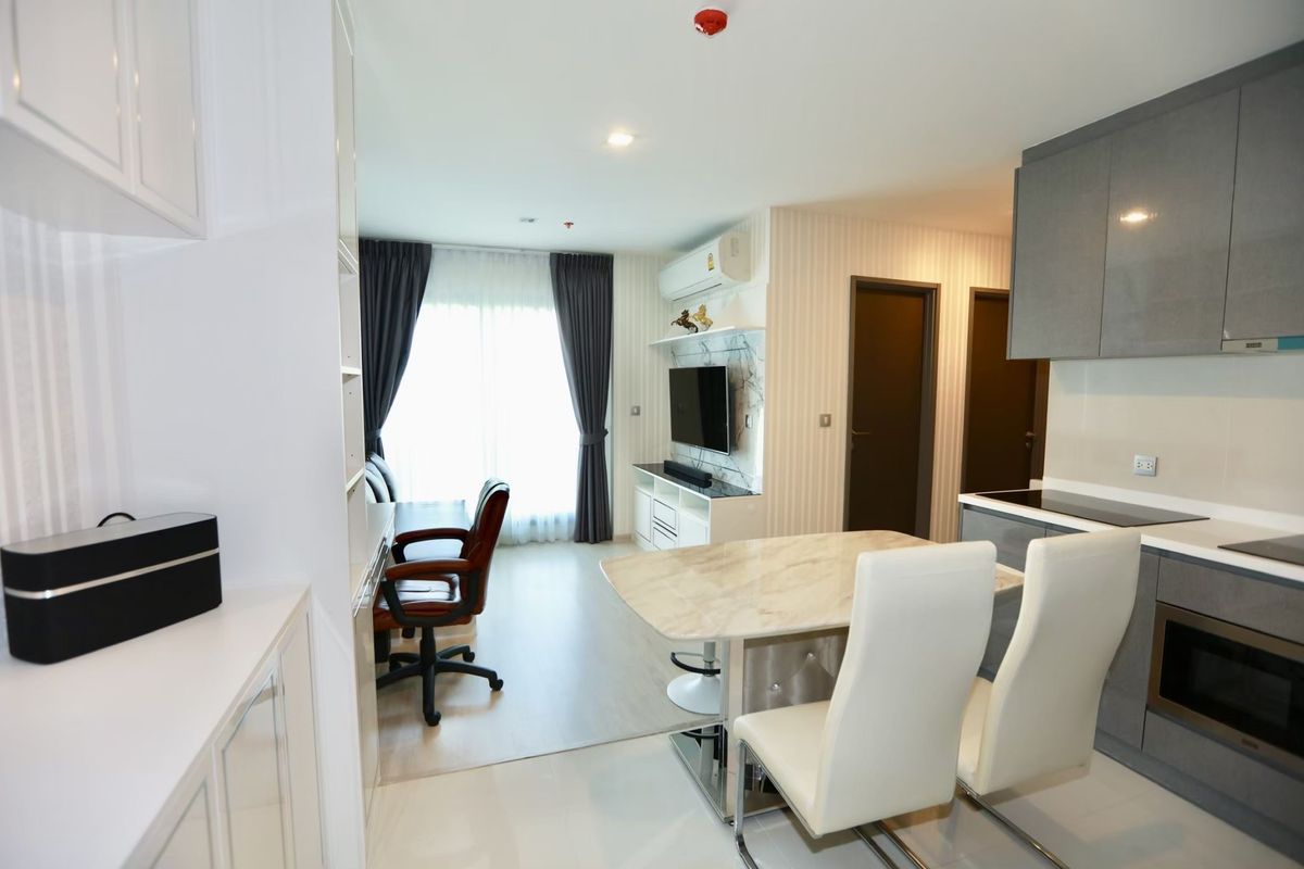 For RentCondoRatchathewi,Phayathai : For rent Rhythm rangnam (Studio), new room, never been in