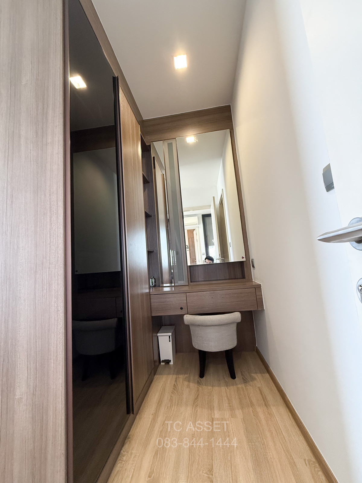 ขายคอนโดสะพานควาย จตุจักร : 🔥ขายด่วน! เดอะ ไลน์ พหลฯ-ประดิพัทธ์ 2 ห้องนอน 1 ห้องน้ำ ห้องมุม ทิศตะวันตก 53.13 ตรม ชั้น 30+ แต่งครบ🔥เพียง 8.499 ล้าน!