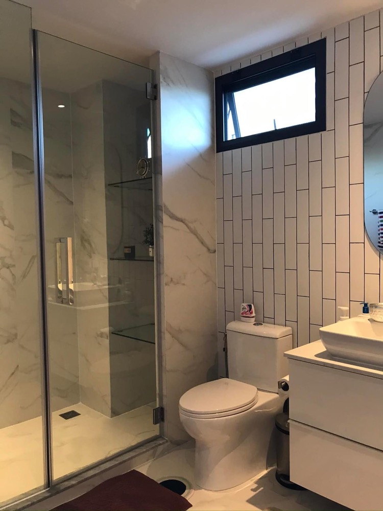 For SaleTownhomeSukhumvit, Asoke, Thonglor : For Sale with tenant til September 26
House Sukhumvit 71, 4 bedrooms near BTS Phra Khanong.