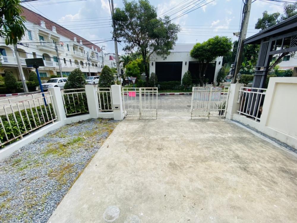 ขายทาวน์โฮมท่าพระ ตลาดพลู วุฒากาศ : เมโทรพาร์ค สาทร กัลปพฤกษ์ (Metro Park Sathorn) ใกล้ MRT BTS บางหว้าขายทาวน์โฮมหลังมุม 3 ชั้น