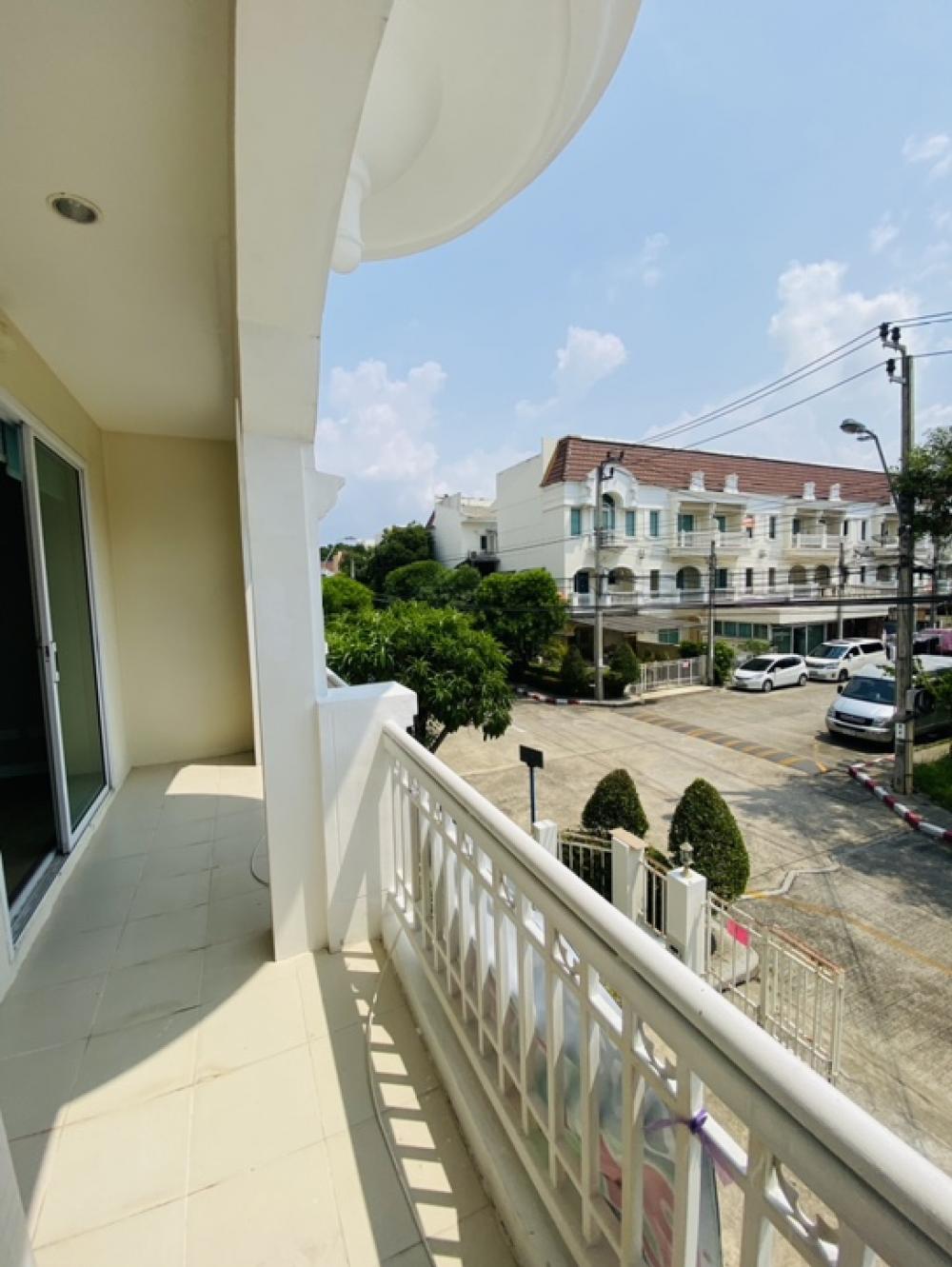 ขายทาวน์โฮมท่าพระ ตลาดพลู วุฒากาศ : เมโทรพาร์ค สาทร กัลปพฤกษ์ (Metro Park Sathorn) ใกล้ MRT BTS บางหว้าขายทาวน์โฮมหลังมุม 3 ชั้น