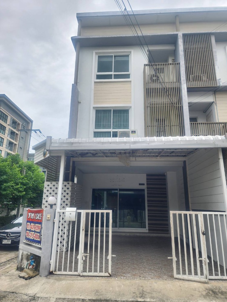 ขายทาวน์โฮมบางนา แบริ่ง ลาซาล : ขายด่วน !!! ทาวโฮม 3 ชั้น โครงการ The Rich Biz Home สุขุมวิท 105  ถูกที่สุดในโครงการและต่ำกว่าตลาด แปลงมุม