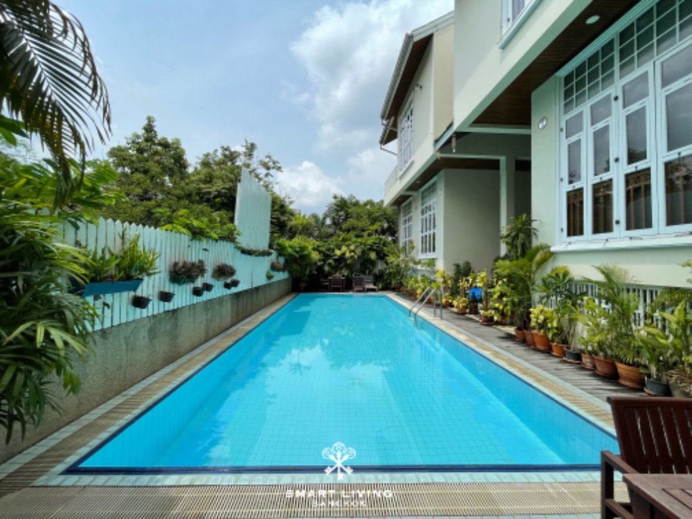 ให้เช่าบ้านสุขุมวิท อโศก ทองหล่อ : ✨ 👍For rent Townhouse 3 bedrooms with shared pool , near BTS Thonglor