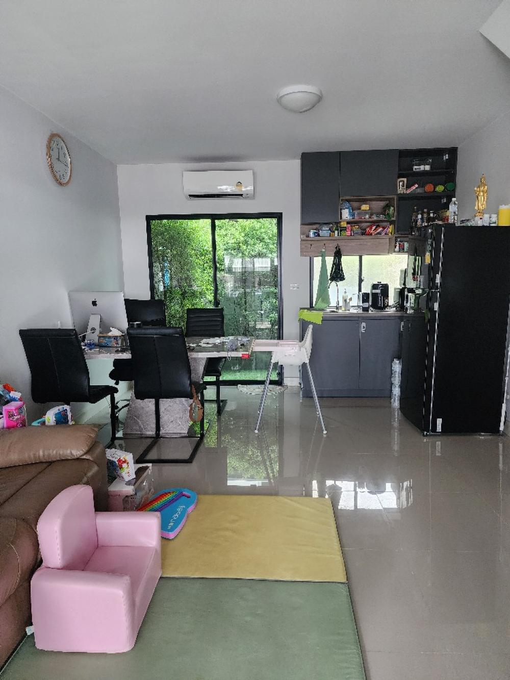 For RentTownhomeNonthaburi, Bang Yai, Bangbuathong : 3 storey townhome for rent, Baan Klang Muang Ratchaphruek - Rattanathibet, 3 bedrooms, 2 bathrooms, near BTS