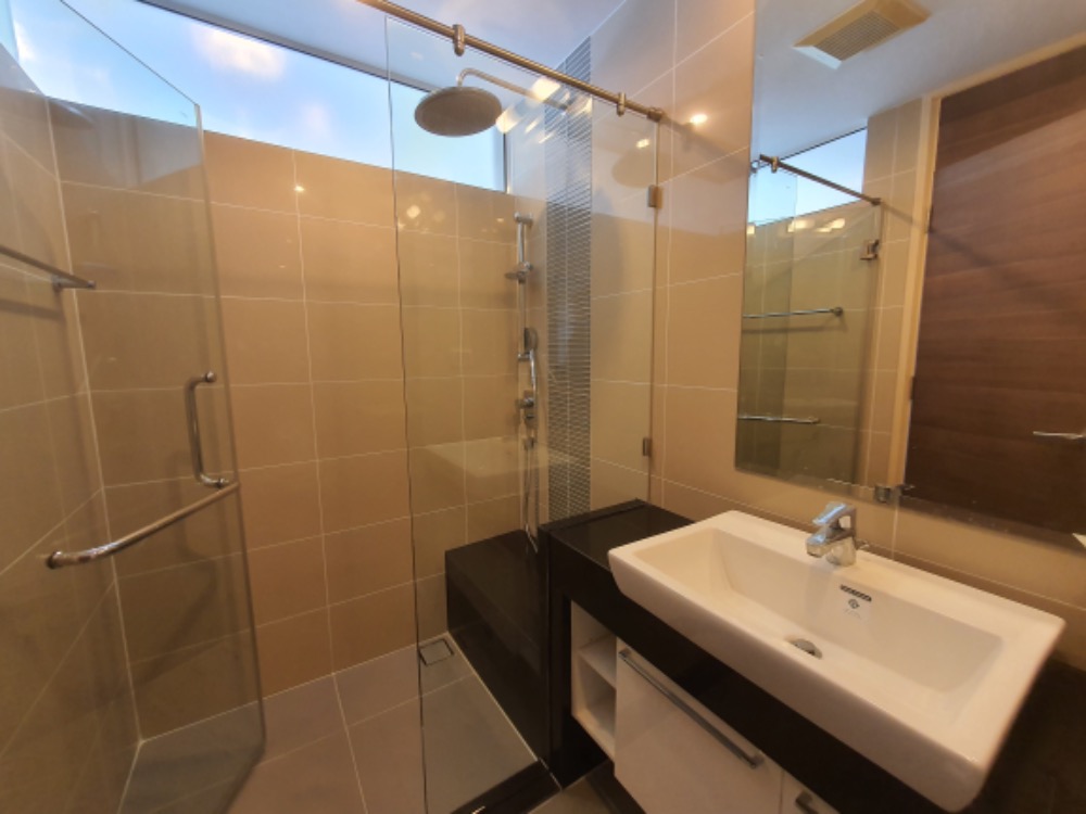 For RentCondoRama3 (Riverside),Satupadit : For rent SUPALAI PRIMA RIVA ,Penthouse 4 bedrooms ,Luxury decoration , Panoramic view and near BTS Chong Nonsi