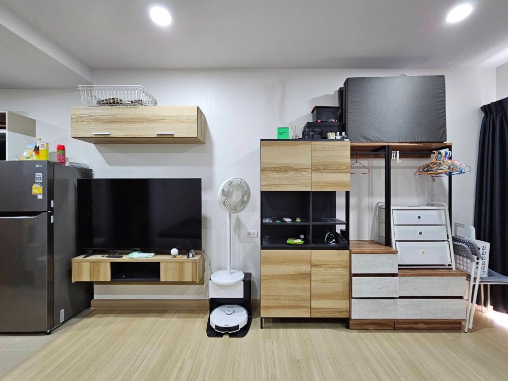 For RentCondoRamkhamhaeng, Hua Mak : SVR232 Supalai Werenda Ramkhamhaeng 30 sqm. Floor 22, decorated 10,000 baht 064-959-8900