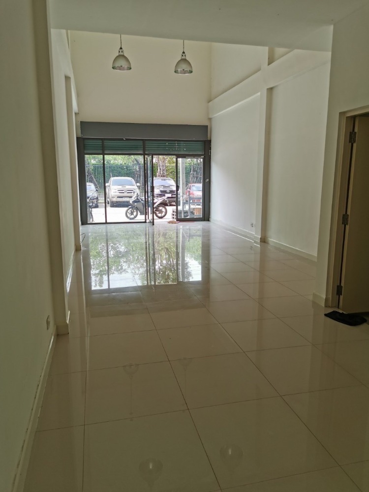 ขายสำนักงานนวมินทร์ รามอินทรา : โฮมออฟฟิศทำเลปัง ที่จอดรถเพียบ 🔥 บี อเวนิว วัชรพล / 3.5 ชั้น (ขายพร้อมผู้เช่า), B-Avenue Watcharapol / 3.5 Storey (SALE WITH TENANT) TAN009